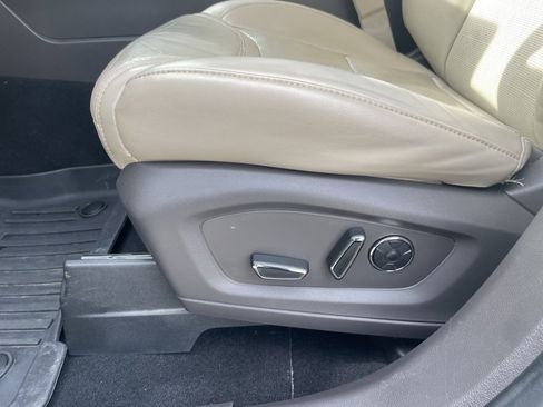 Used 2020 Ford Explorer Platinum w/ Premium Technology Package image 11