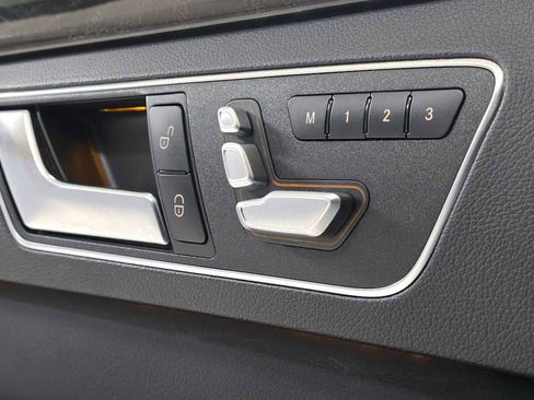 Used 2016 Mercedes-Benz E 350 4MATIC Sedan image 24