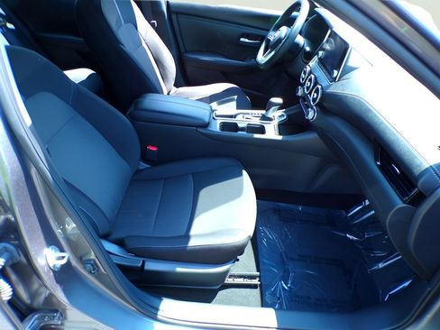 Used 2025 Nissan Sentra SV FWD image 6