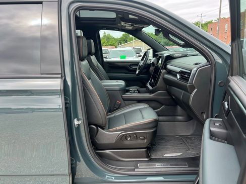 Used 2025 GMC Yukon AT4 AWD/4WD image 23