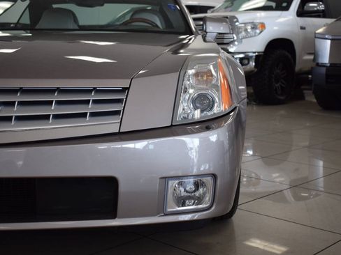 Used 2005 Cadillac XLR RWD image 17