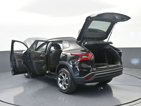 Used 2025 Chevrolet Trax LT w/ Driver Confidence Package image 70