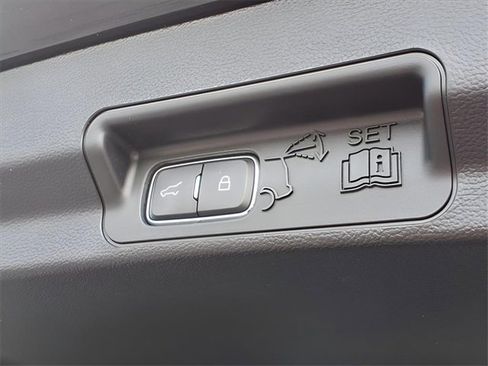 Used 2022 Ford Explorer Limited w/ Equipment Group 301A image 11