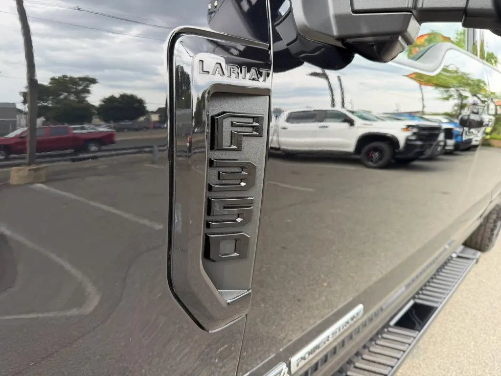 Used 2021 Ford F350 Lariat AWD/4WD image 11