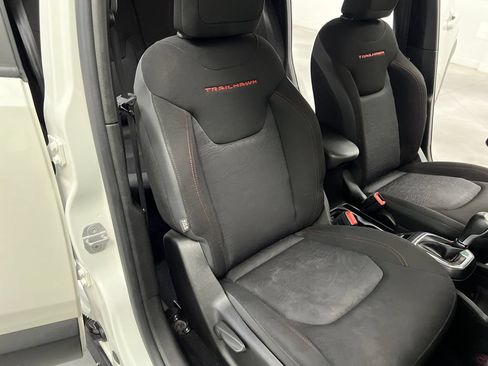 Used 2023 Jeep Renegade Trailhawk AWD/4WD image 28
