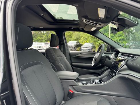 New 2025 Jeep Grand Cherokee L Laredo w/ Luxury Tech Group I image 16