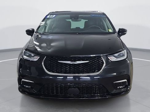 Used 2023 Chrysler Pacifica Touring-L FWD image 10