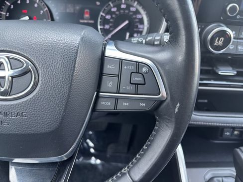 Used 2021 Toyota Highlander XLE AWD/4WD image 15