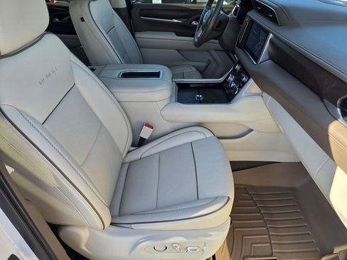 Used 2021 GMC Yukon XL Denali w/ Denali Premium Package AWD/4WD image 35