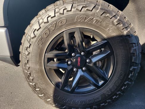 Used 2021 GMC Sierra 1500 AT4 w/ AT4 Value Package AWD/4WD image 8