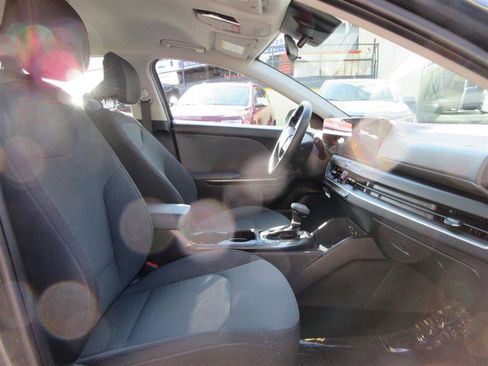 Used 2025 Kia K4 FWD image 28