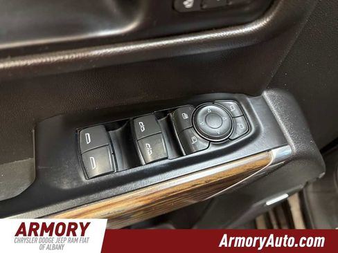 Used 2019 Chevrolet Silverado 1500 High Country w/ Technology Package image 8