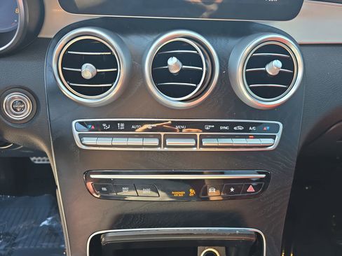 Used 2020 Mercedes-Benz GLC 300 4MATIC Coupe image 23