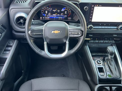 Used 2024 Chevrolet Colorado LT AWD/4WD image 14