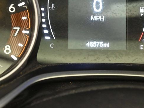 Used 2020 Jeep Compass Latitude FWD image 28