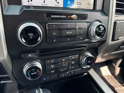 Used 2018 Ford F150 Lariat w/ Equipment Group 502A Luxury AWD/4WD image 25