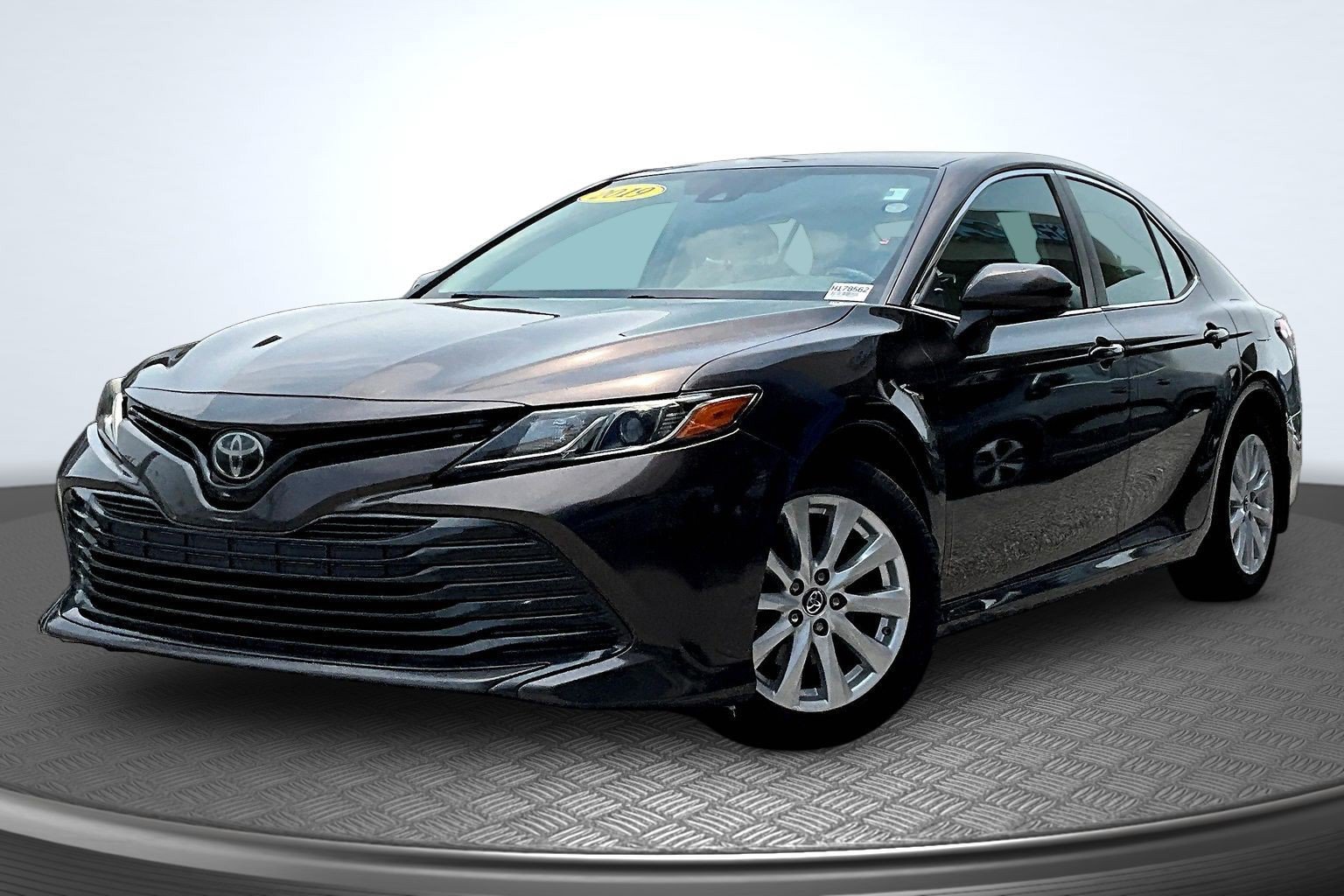 Used 2019 Toyota Camry LE FWD image 1