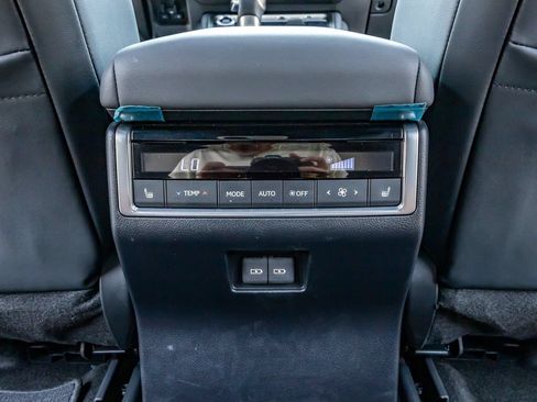 Used 2024 Lexus GX 550 w/ Accessory Package (Z1) AWD/4WD image 34
