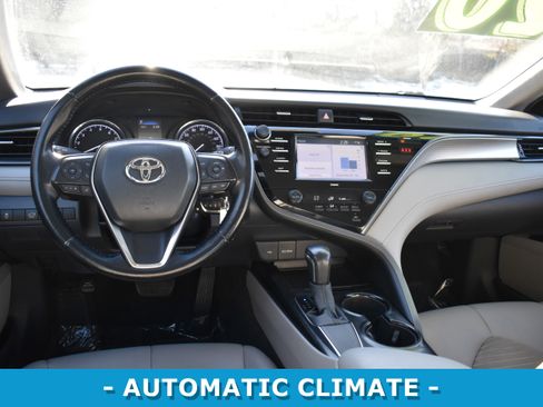 Used 2020 Toyota Camry SE image 10