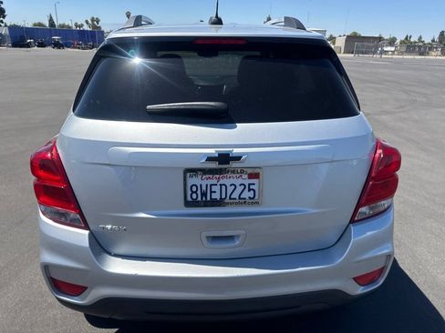 Used 2021 Chevrolet Trax LT w/ Sport Edition FWD image 4
