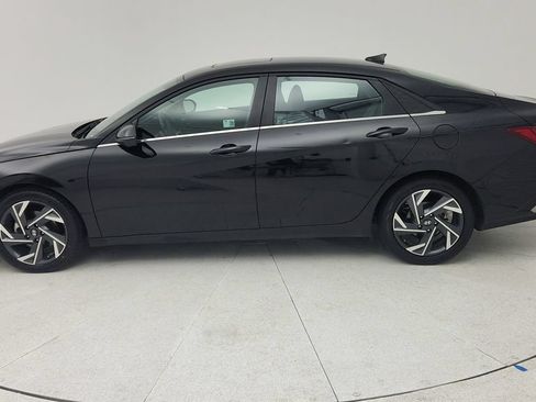 Used 2024 Hyundai Elantra Limited FWD image 4