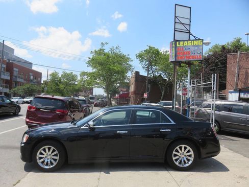 Used 2012 Chrysler 300 Limited RWD image 7