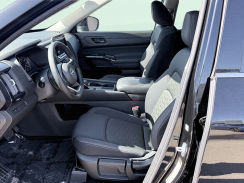 Used 2025 Nissan Pathfinder S FWD image 24
