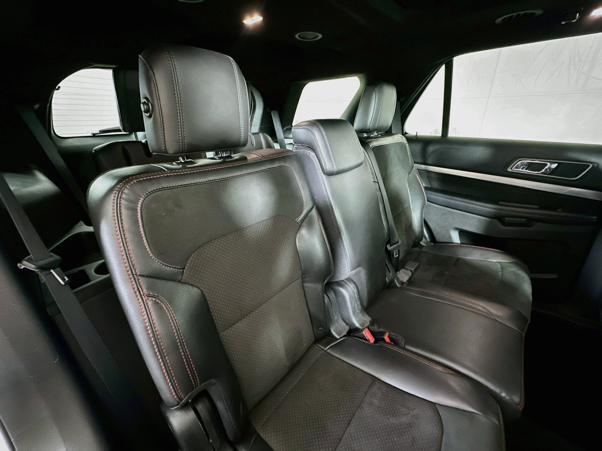 Used 2018 Ford Explorer XLT w/ XLT Appearance Package AWD/4WD image 27
