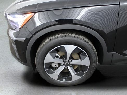 Certified 2025 Volvo XC40 B5 Plus w/ Protection Package Premier image 12