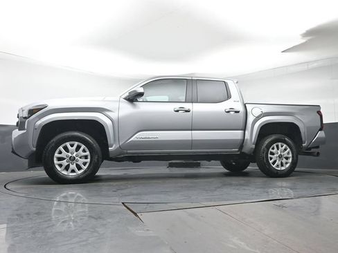Used 2026 Toyota Tacoma SR5 AWD/4WD image 32