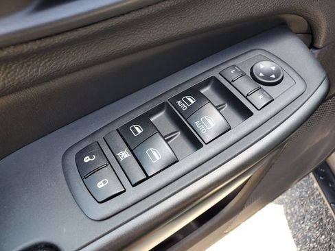 Used 2019 Jeep Cherokee Trailhawk AWD/4WD image 19