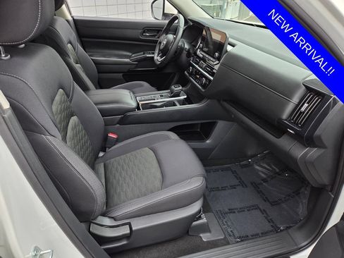 Used 2023 Nissan Pathfinder SV w/ Black Appearance Package FWD image 20