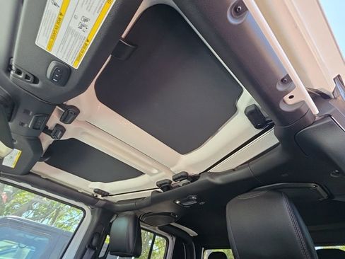 Certified 2021 Jeep Gladiator Overland image 11