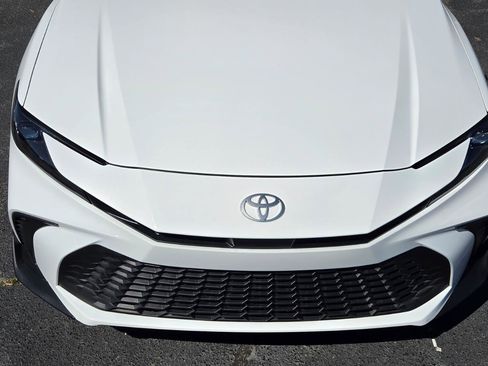 Used 2025 Toyota Camry SE image 19