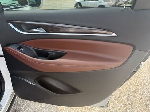 Used 2018 Buick Enclave Avenir w/ Avenir Technology Package AWD/4WD image 20