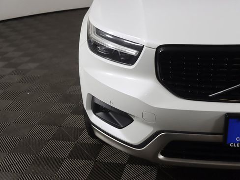 Used 2021 Volvo XC40 T5 R-Design image 14