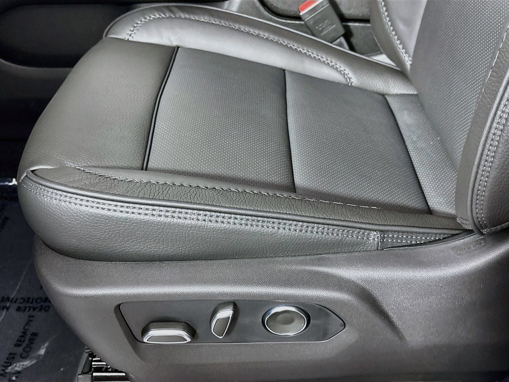 New 2026 GMC Yukon Denali w/ Denali Reserve Package AWD/4WD image 19