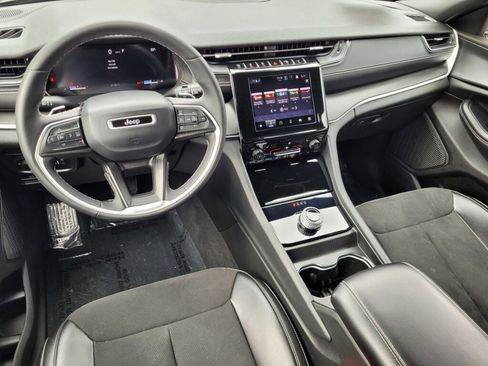 Used 2023 Jeep Grand Cherokee Altitude image 10