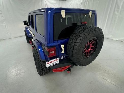 Used 2019 Jeep Wrangler Unlimited Sahara AWD/4WD image 5