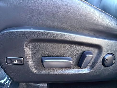 Used 2018 Toyota Highlander XLE image 18