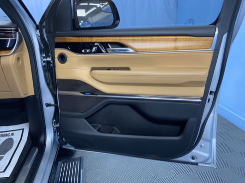 Used 2022 Jeep Grand Wagoneer Series III w/ Rear Seat Video Group 1 image 52