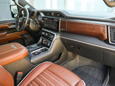 Used 2024 GMC Sierra 3500 Denali Ultimate image 46