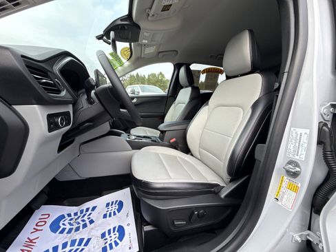 Used 2025 Ford Escape Platinum w/ Class II Trailer Tow Package image 9