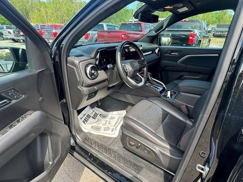 Used 2023 Chevrolet Colorado Z71 w/ Z71 Convenience Package 2 AWD/4WD image 5