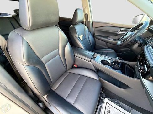 Used 2021 Nissan Rogue SV w/ Premium Package FWD image 14