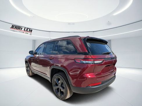 New 2025 Jeep Grand Cherokee Limited w/ Black Appearance Package AWD/4WD image 5