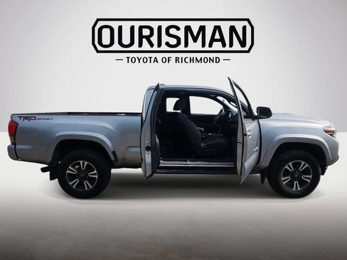 Used 2016 Toyota Tacoma TRD Sport w/ Towing Package RWD image 9