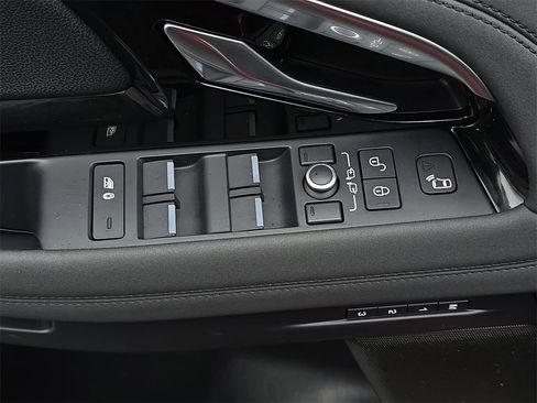 Used 2020 Land Rover Range Rover Evoque SE image 33