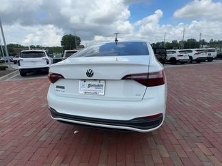 Used 2024 Volkswagen Jetta SE FWD video 2