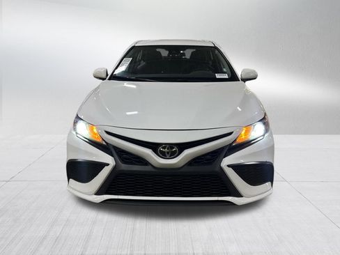 Used 2023 Toyota Camry SE image 2